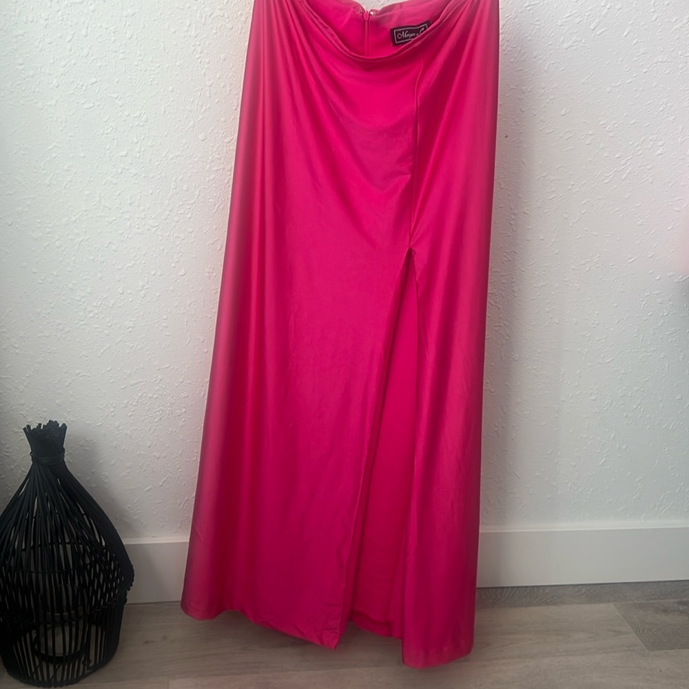 Morgan & Co High Waisted Skirt With High Slit